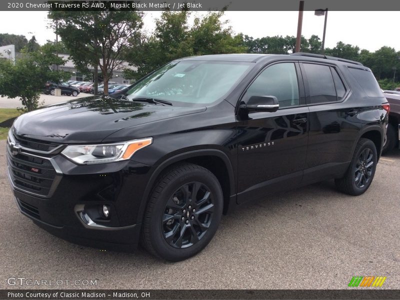 Front 3/4 View of 2020 Traverse RS AWD