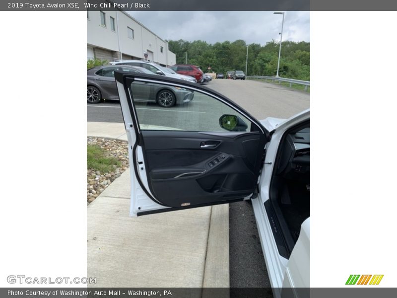 Wind Chill Pearl / Black 2019 Toyota Avalon XSE