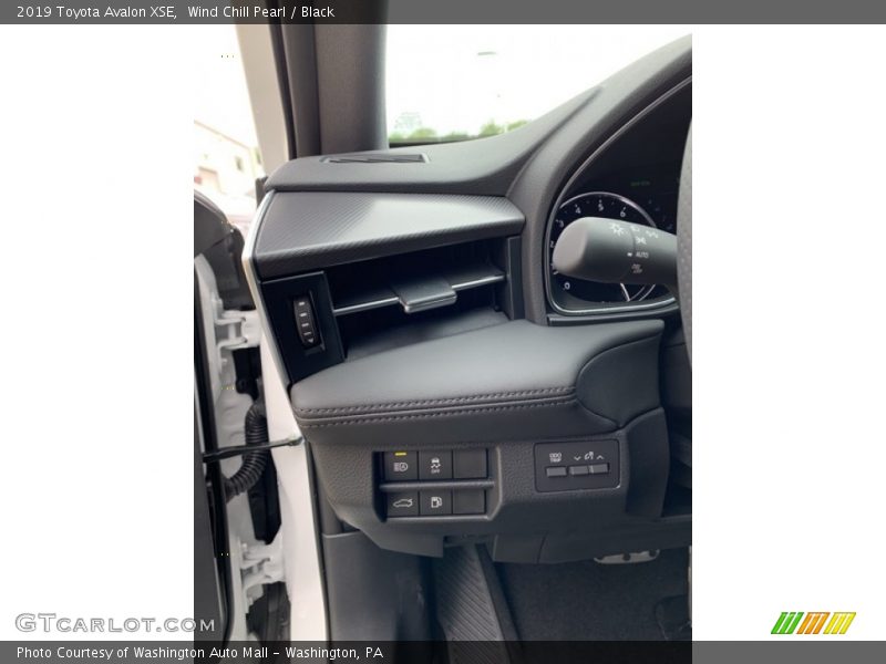 Wind Chill Pearl / Black 2019 Toyota Avalon XSE