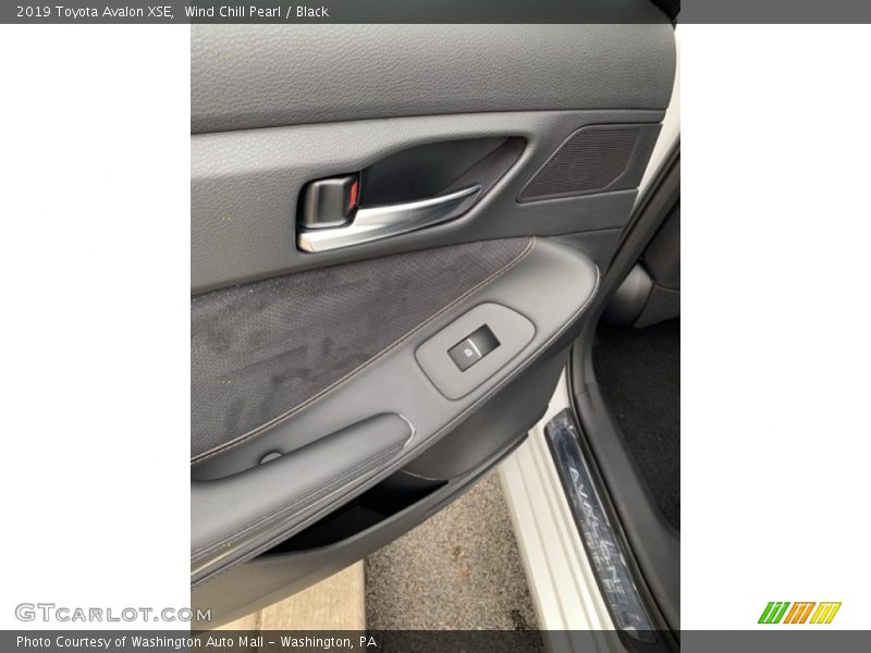 Wind Chill Pearl / Black 2019 Toyota Avalon XSE