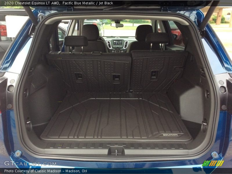  2020 Equinox LT AWD Trunk