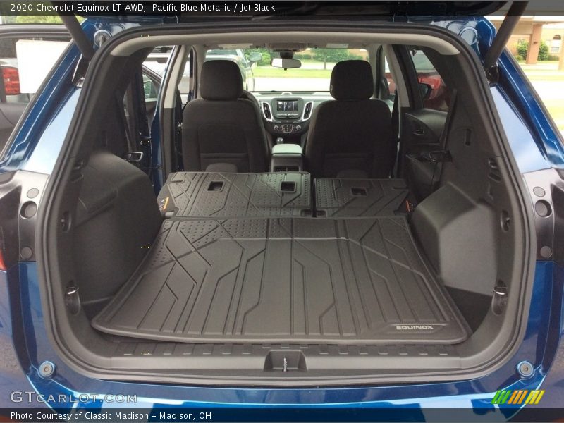  2020 Equinox LT AWD Trunk