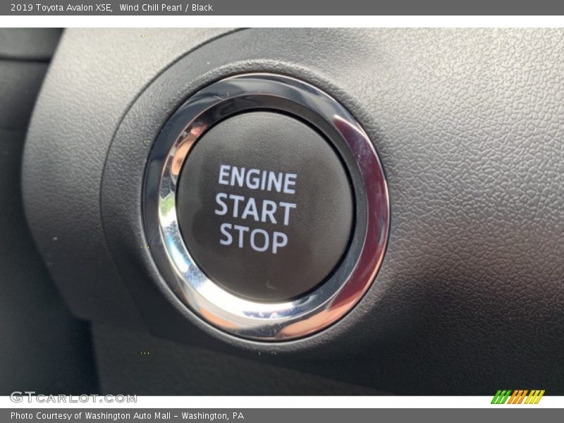 Wind Chill Pearl / Black 2019 Toyota Avalon XSE