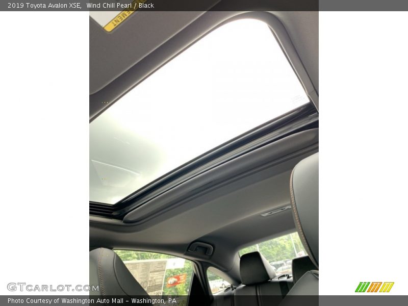 Wind Chill Pearl / Black 2019 Toyota Avalon XSE