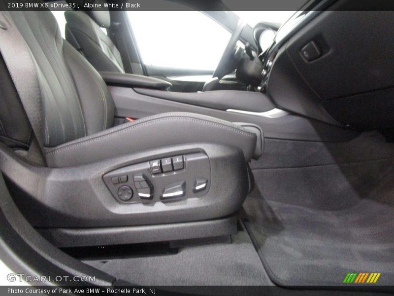 Alpine White / Black 2019 BMW X6 xDrive35i