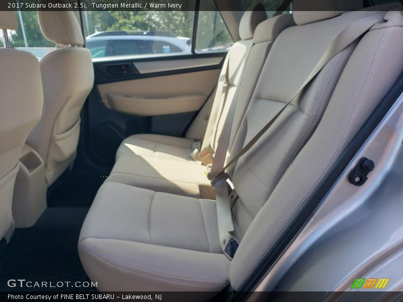Tungsten Metallic / Warm Ivory 2017 Subaru Outback 2.5i