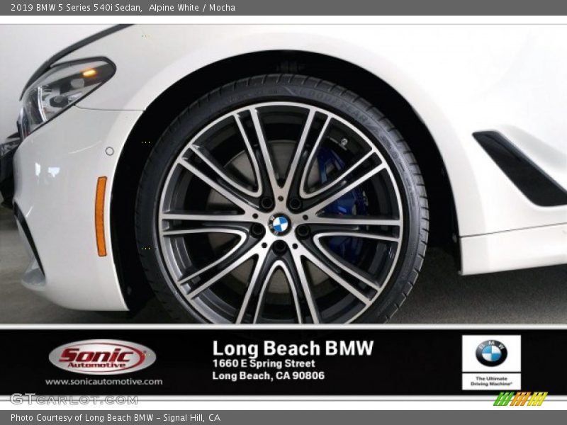 Alpine White / Mocha 2019 BMW 5 Series 540i Sedan