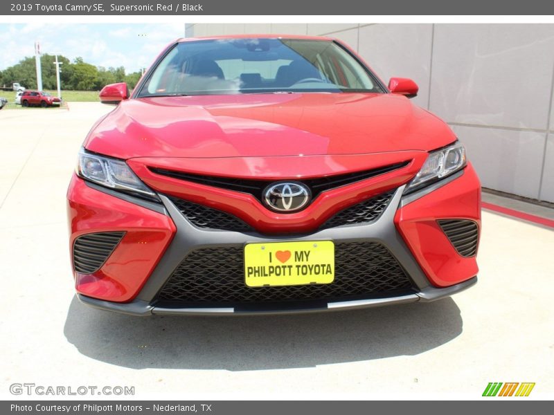 Supersonic Red / Black 2019 Toyota Camry SE