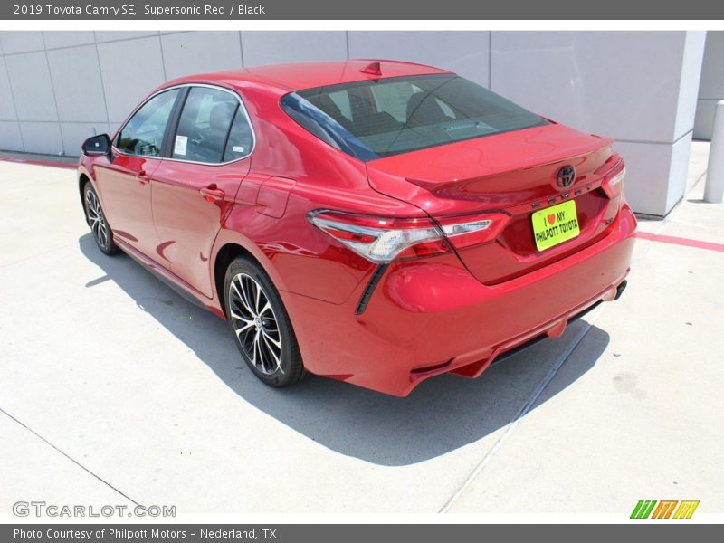Supersonic Red / Black 2019 Toyota Camry SE