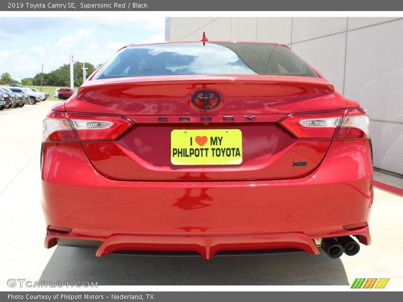 Supersonic Red / Black 2019 Toyota Camry SE