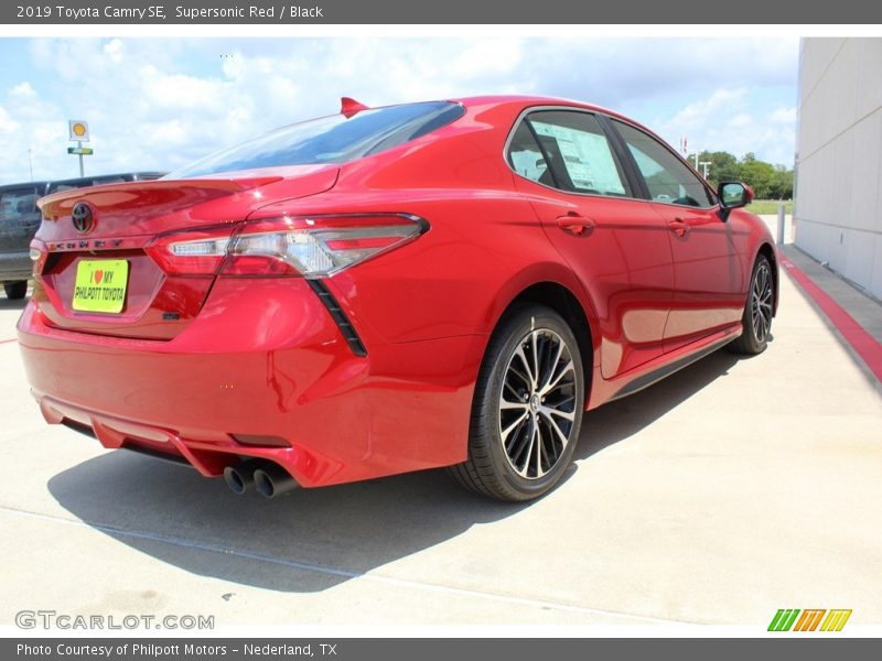 Supersonic Red / Black 2019 Toyota Camry SE