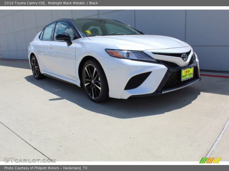 Midnight Black Metallic / Black 2019 Toyota Camry XSE