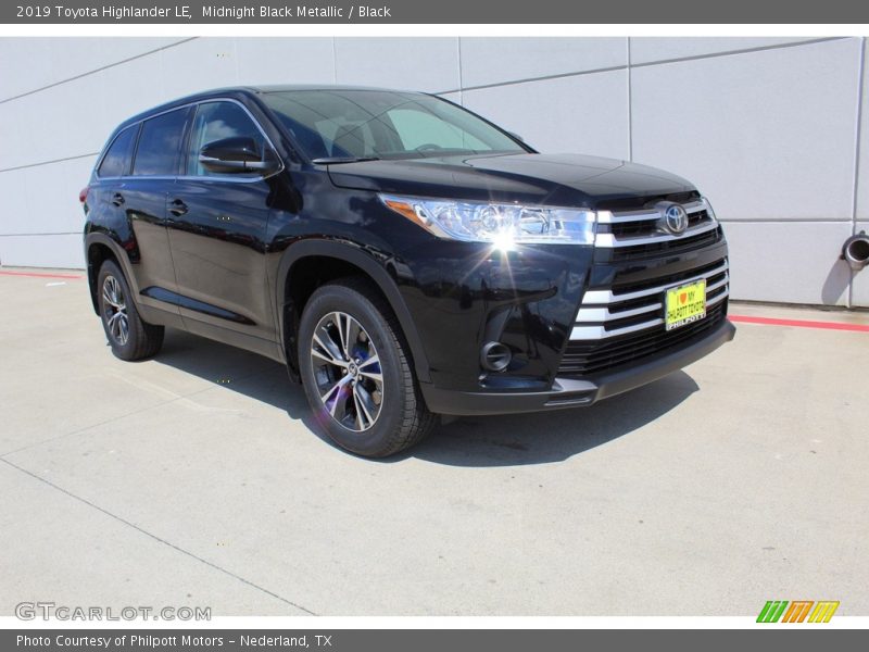 Midnight Black Metallic / Black 2019 Toyota Highlander LE