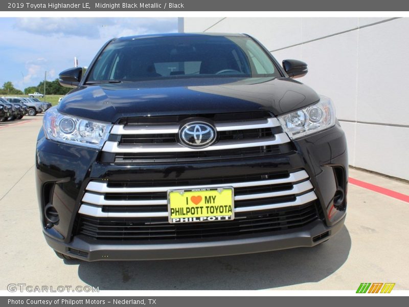 Midnight Black Metallic / Black 2019 Toyota Highlander LE