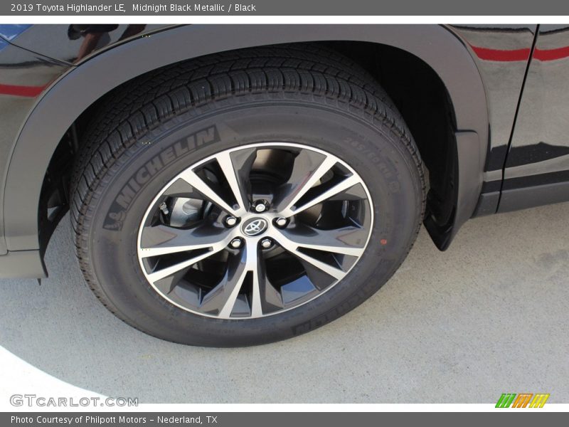 Midnight Black Metallic / Black 2019 Toyota Highlander LE