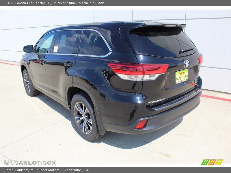 Midnight Black Metallic / Black 2019 Toyota Highlander LE
