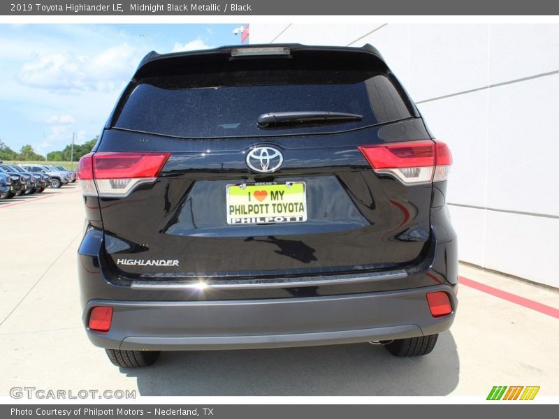 Midnight Black Metallic / Black 2019 Toyota Highlander LE