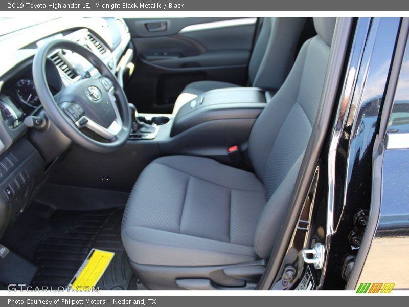 Midnight Black Metallic / Black 2019 Toyota Highlander LE