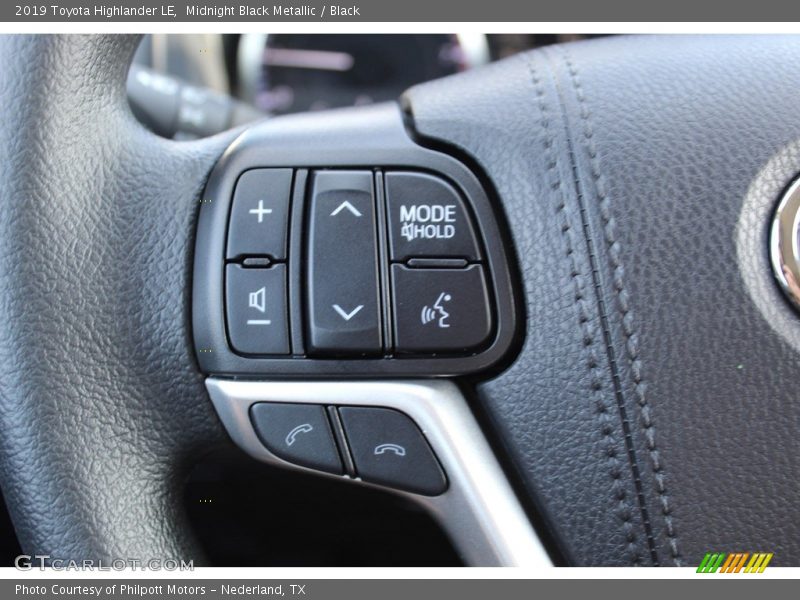 Midnight Black Metallic / Black 2019 Toyota Highlander LE