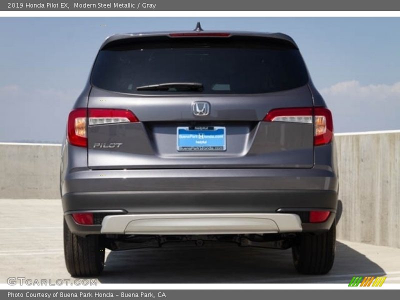 Modern Steel Metallic / Gray 2019 Honda Pilot EX