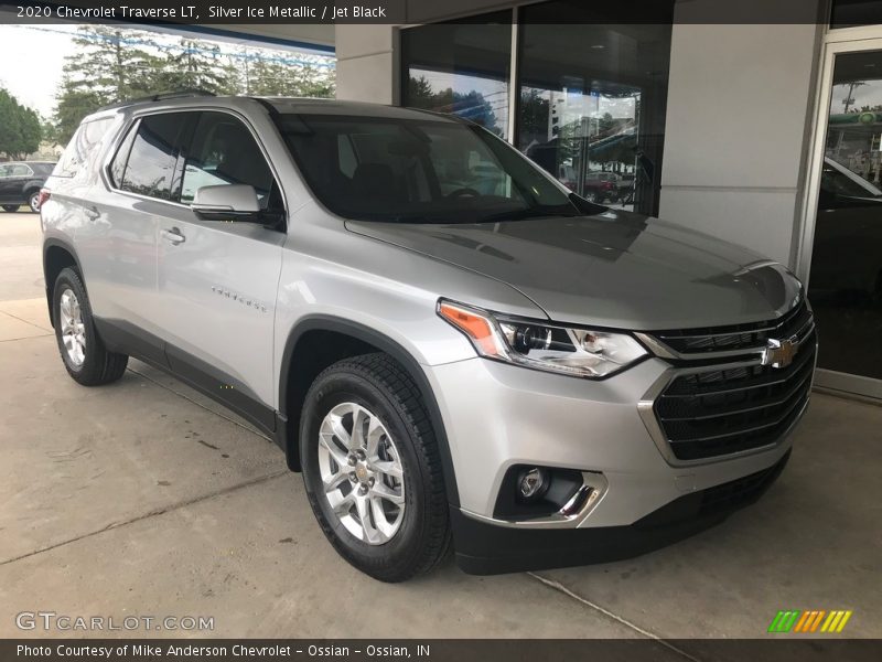 Front 3/4 View of 2020 Traverse LT
