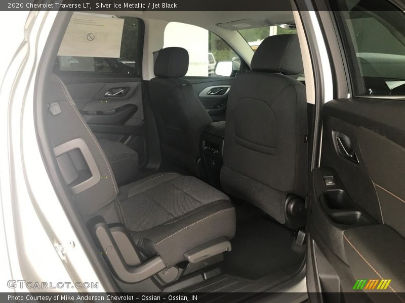 Silver Ice Metallic / Jet Black 2020 Chevrolet Traverse LT