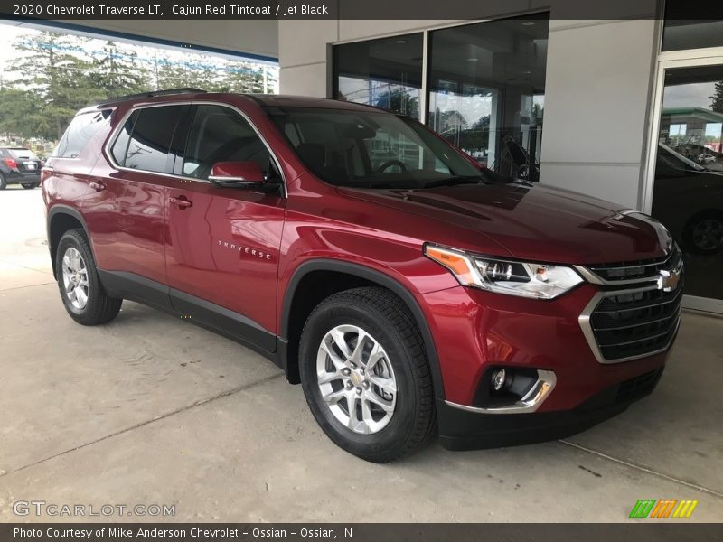 Front 3/4 View of 2020 Traverse LT