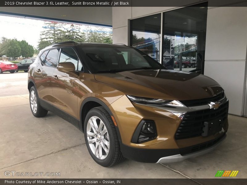 Front 3/4 View of 2019 Blazer 3.6L Leather