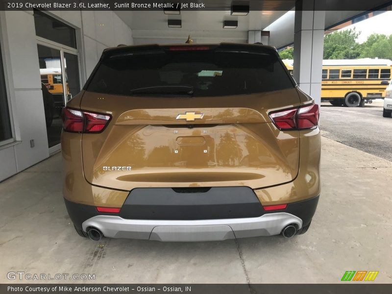 Sunlit Bronze Metallic / Jet Black 2019 Chevrolet Blazer 3.6L Leather