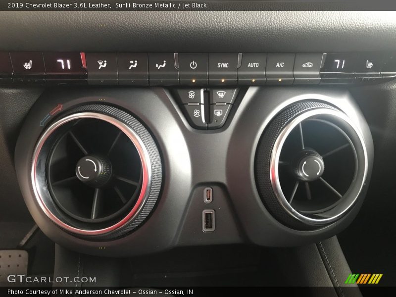 Controls of 2019 Blazer 3.6L Leather