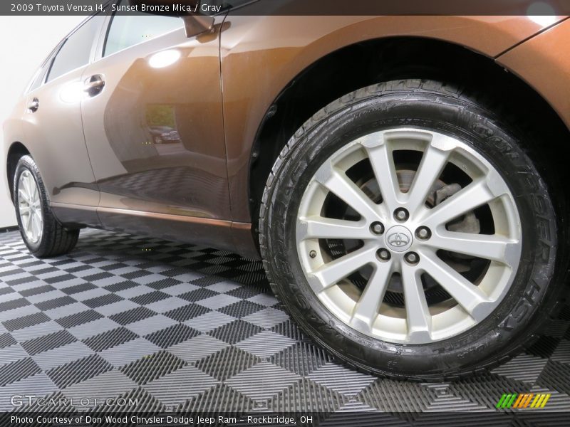 Sunset Bronze Mica / Gray 2009 Toyota Venza I4