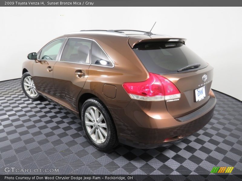 Sunset Bronze Mica / Gray 2009 Toyota Venza I4
