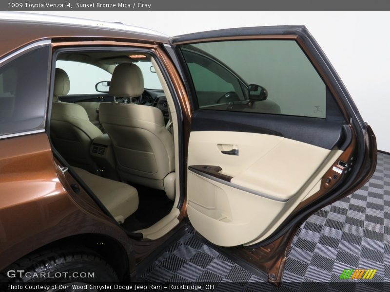 Sunset Bronze Mica / Gray 2009 Toyota Venza I4