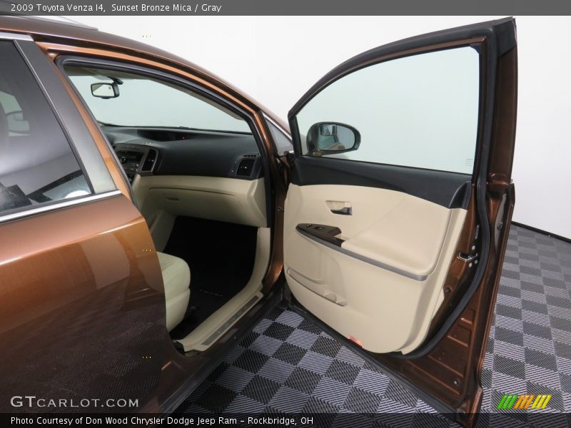 Sunset Bronze Mica / Gray 2009 Toyota Venza I4