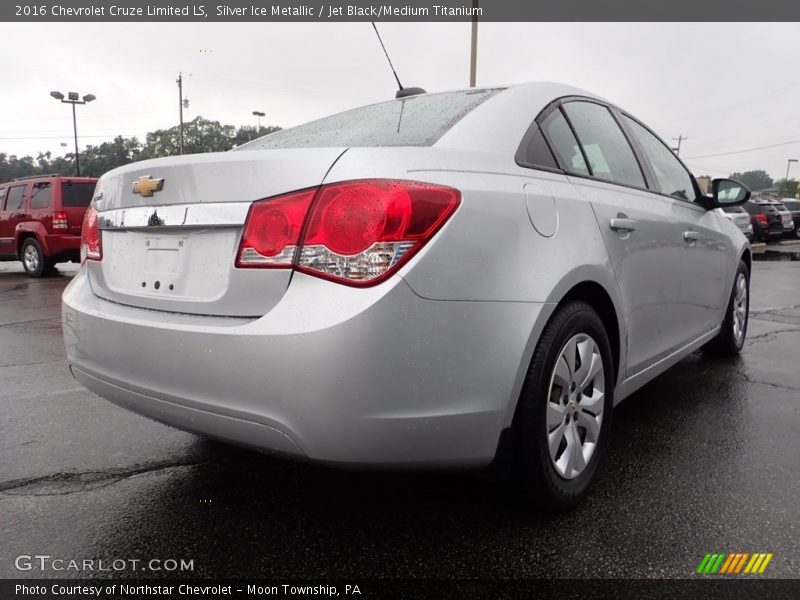 Silver Ice Metallic / Jet Black/Medium Titanium 2016 Chevrolet Cruze Limited LS