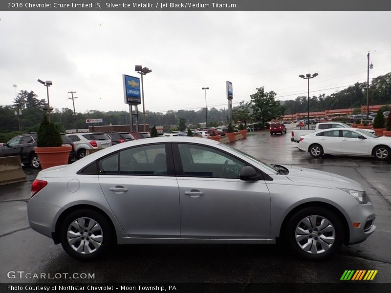 Silver Ice Metallic / Jet Black/Medium Titanium 2016 Chevrolet Cruze Limited LS