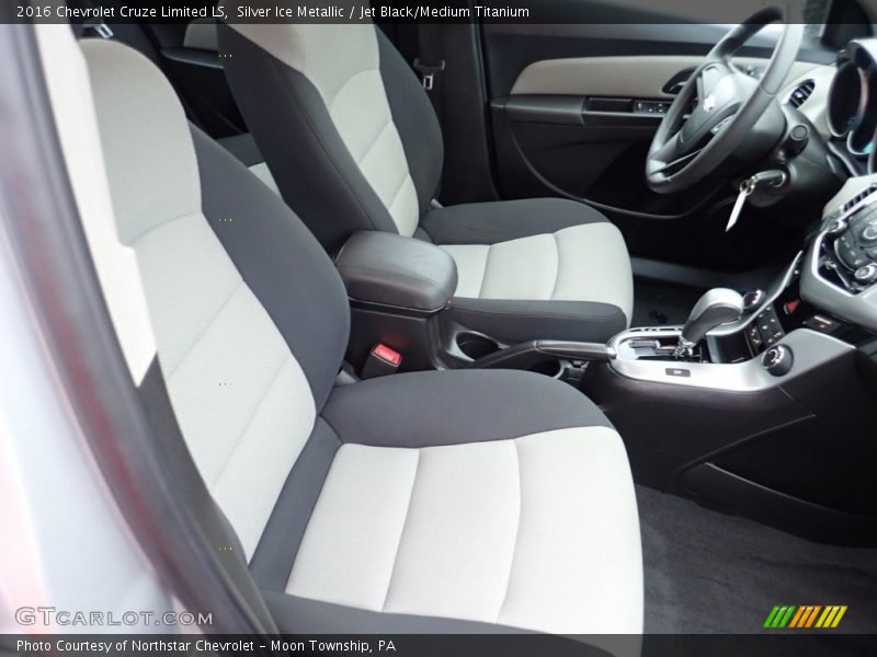 Silver Ice Metallic / Jet Black/Medium Titanium 2016 Chevrolet Cruze Limited LS