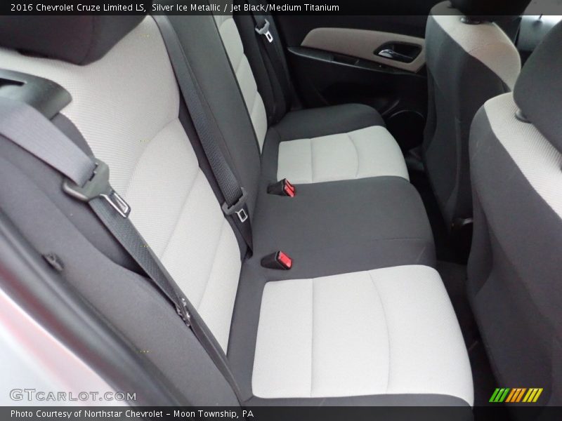 Silver Ice Metallic / Jet Black/Medium Titanium 2016 Chevrolet Cruze Limited LS