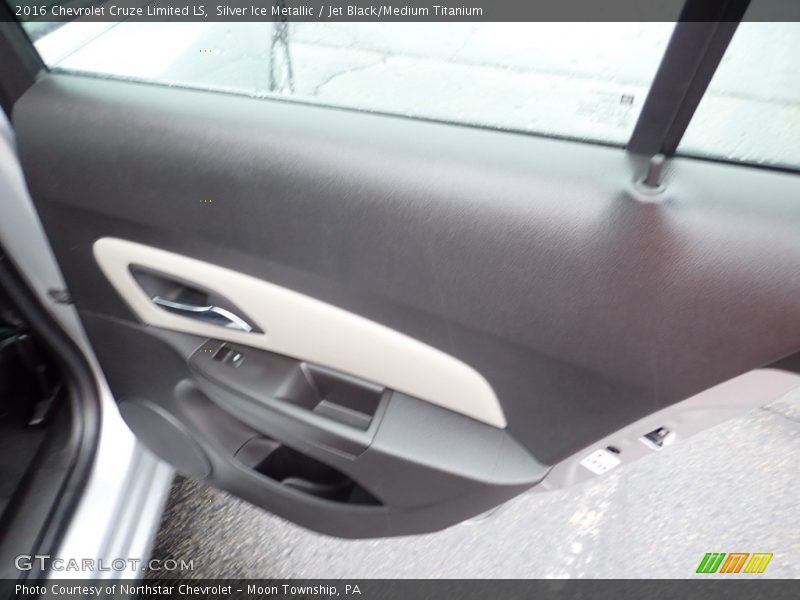 Silver Ice Metallic / Jet Black/Medium Titanium 2016 Chevrolet Cruze Limited LS