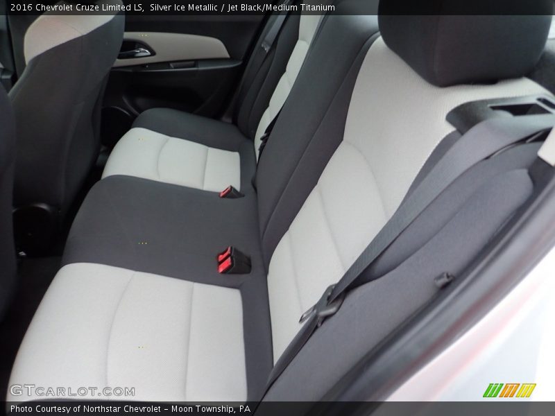 Silver Ice Metallic / Jet Black/Medium Titanium 2016 Chevrolet Cruze Limited LS