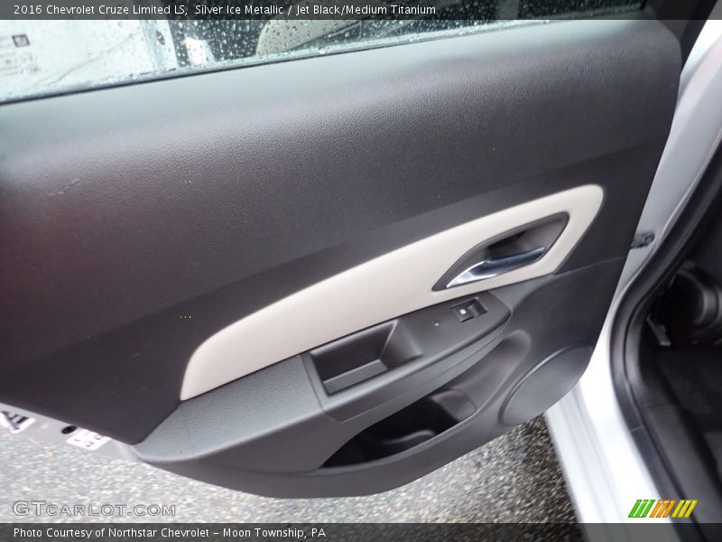 Silver Ice Metallic / Jet Black/Medium Titanium 2016 Chevrolet Cruze Limited LS