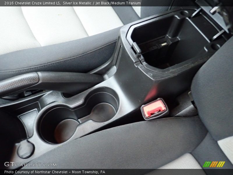 Silver Ice Metallic / Jet Black/Medium Titanium 2016 Chevrolet Cruze Limited LS