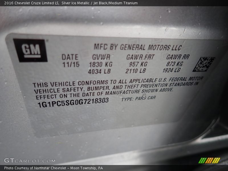 Silver Ice Metallic / Jet Black/Medium Titanium 2016 Chevrolet Cruze Limited LS