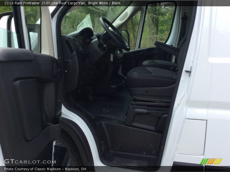 Bright White / Black 2019 Ram ProMaster 1500 Low Roof Cargo Van