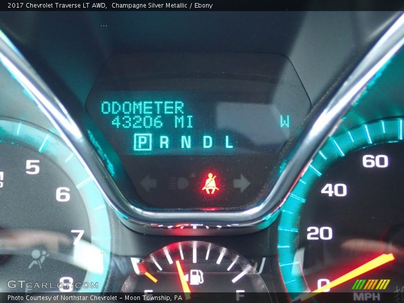 Champagne Silver Metallic / Ebony 2017 Chevrolet Traverse LT AWD
