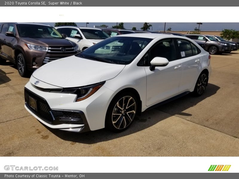 Super White / Black 2020 Toyota Corolla SE