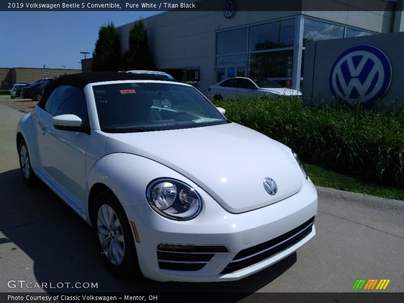 Pure White / Titan Black 2019 Volkswagen Beetle S Convertible