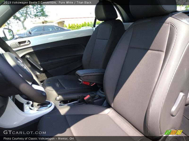 Pure White / Titan Black 2019 Volkswagen Beetle S Convertible