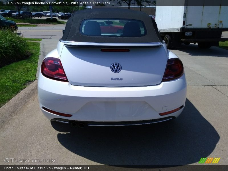 Pure White / Titan Black 2019 Volkswagen Beetle S Convertible