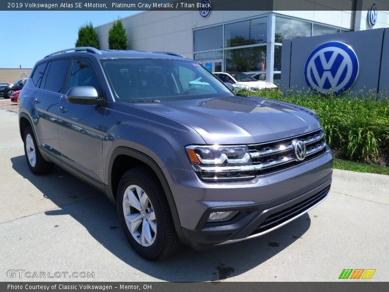 Platinum Gray Metallic / Titan Black 2019 Volkswagen Atlas SE 4Motion